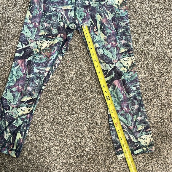 Lululemon Crop Leggings - Picture 6 of 7